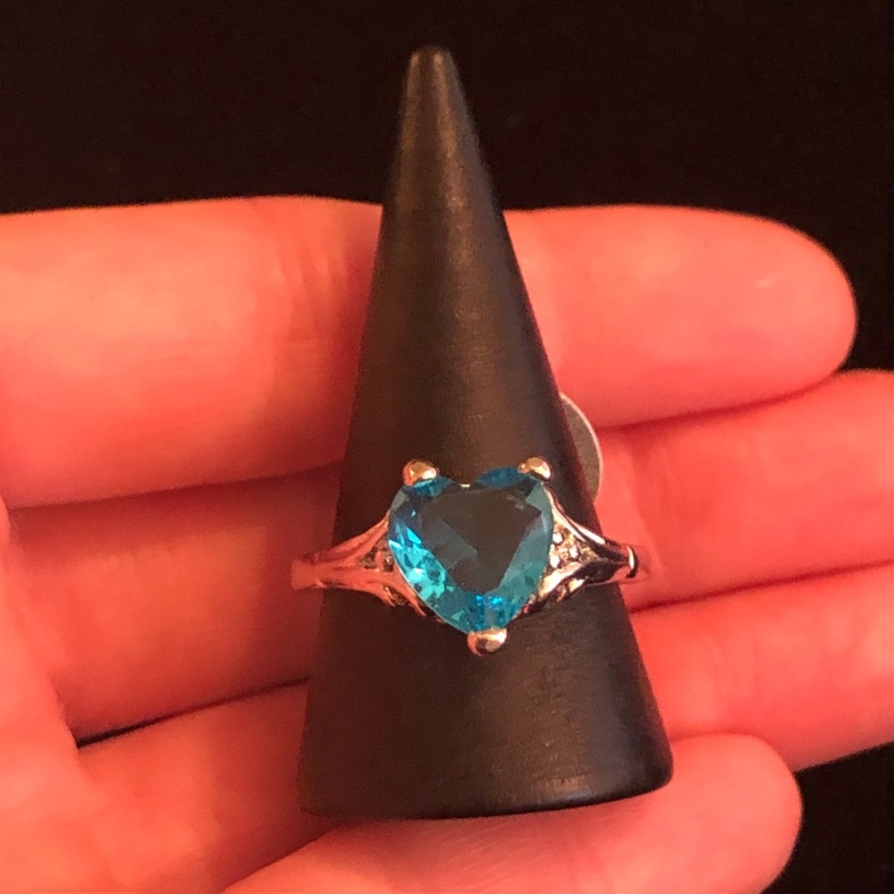 Elegant Silver Tone Blue Heart Ring